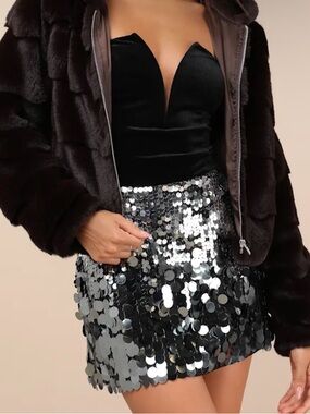 BOOHOO Reflective Sequin Mini Skirt Silver Size 6 NWT